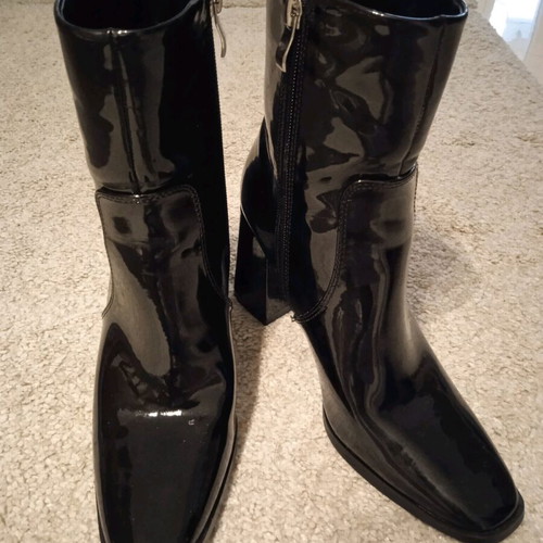 High-heeled patent boots like new, size 36, black