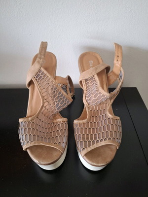 Women's Platforms