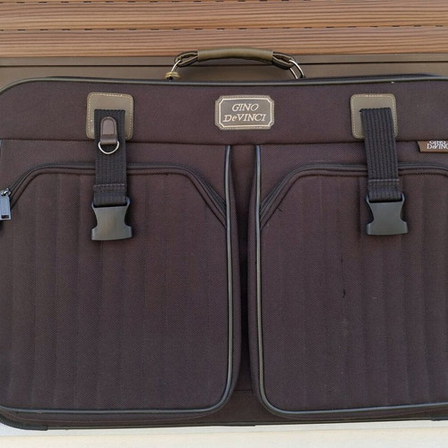 Brown Gino De Vinci suitcase like new