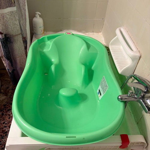 Ok Baby Baby Bath Tub like new with pink baby towel gift