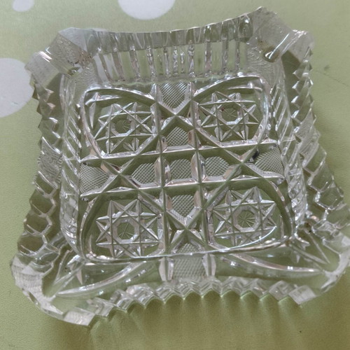 Set of 3 crystal decorations, 1 crystal ashtray and 1 glass decoration