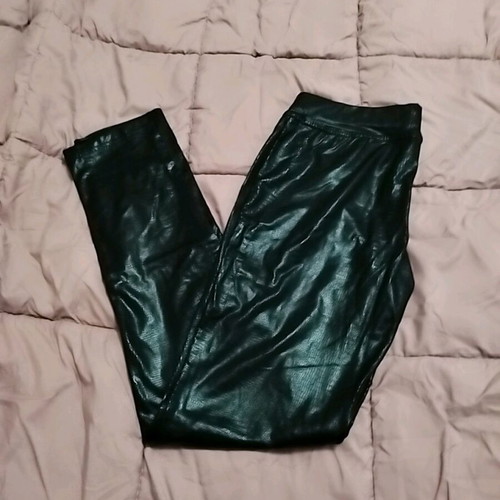 Black leggings with leather texture like new, size Medium-Large