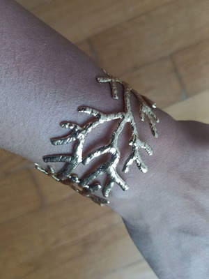 Bracelet and ring set with gold coral like new