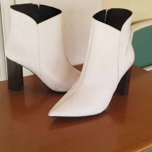 White ankle boots used, 9cm heel, size 39