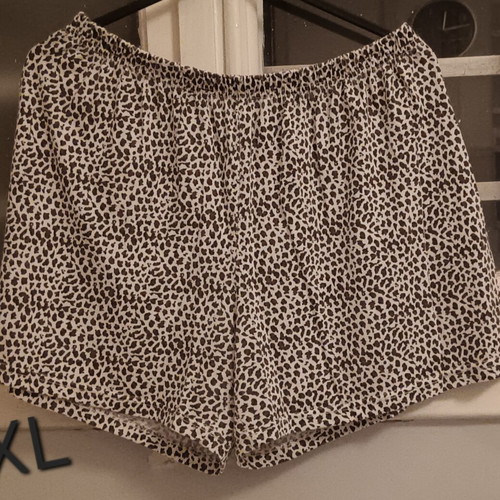 Leopard print pajama shorts, XL