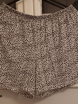 Leopard print pajama shorts, XL