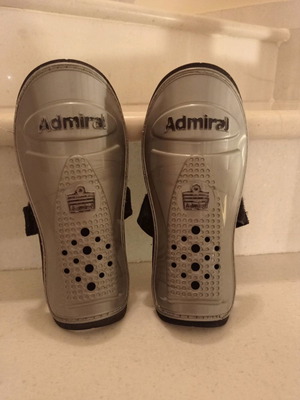 Admiral shin guards used, size M in good condition