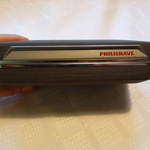 Philips Philishave SC 7960 electric razor used with original case