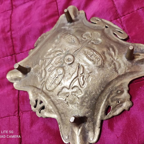 Vintage engraved ashtray new
