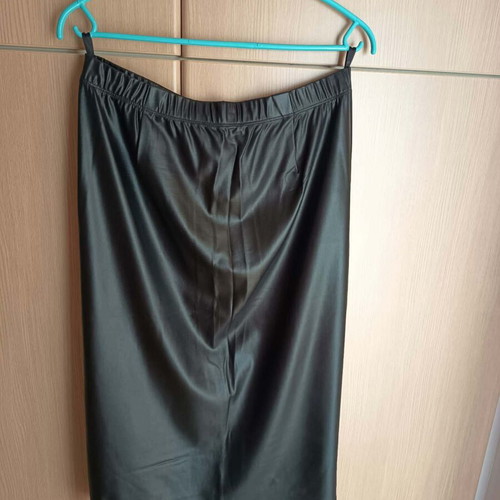 Mat women's black faux leather skirt new, size L/XL