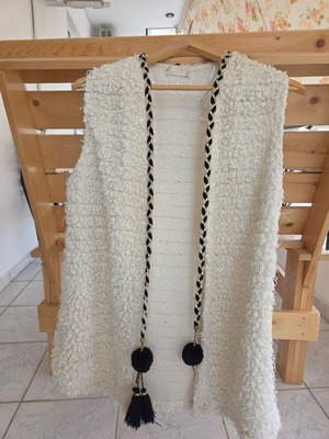 Sleeveless coat like new, lambswool style with gold and black details