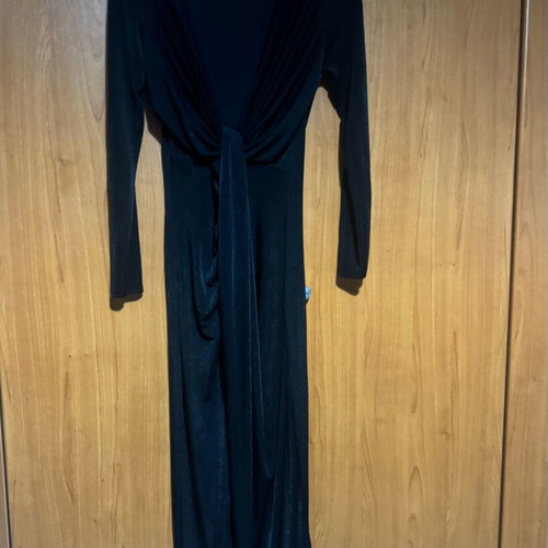 Dress with deep neckline black like new, one size