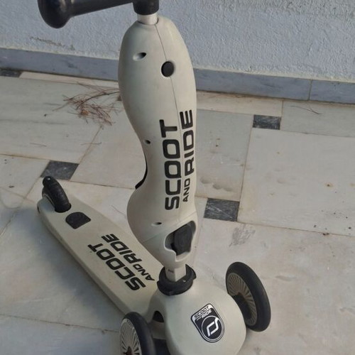Children's scooter used, adjustable height with 3 levels