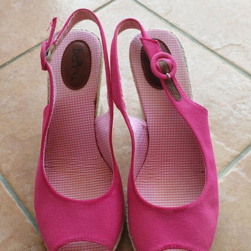Wedge sandals like new, size 39, beige and pink