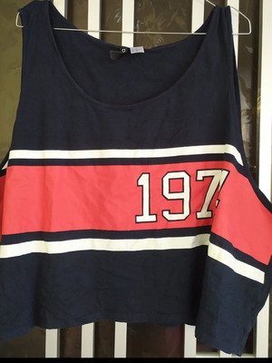 H&M Divided women's plus size 4XL cropped sports top, navy with red and white stripes