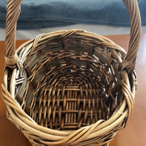 Deep basket new for wine, chocolates, nuts, small decorations