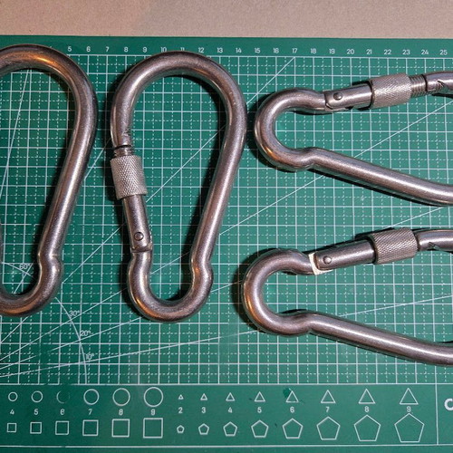 Set of 4 Large Carabiners with Screw Lock 14x7cm New