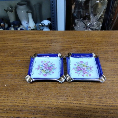 Japanese Ceramic Ashtrays Set with Base Design and Gilded Details, like new