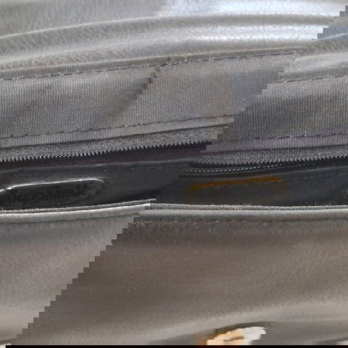 Τσάντα μεταχειρισμένη με μακριά αλυσίδα χιαστί