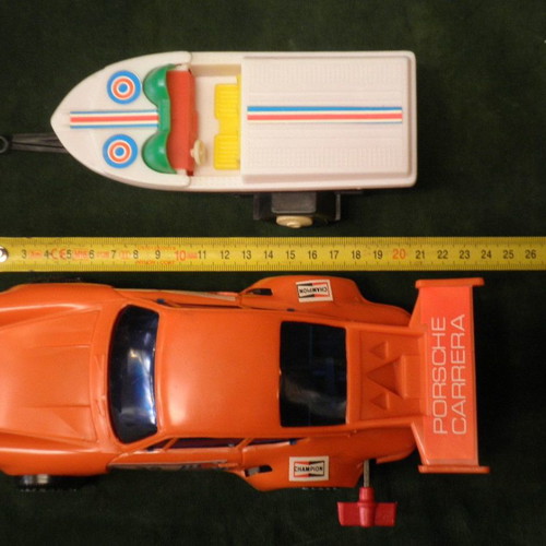 Winding Porsche Carrera car with Cris-Craft and trailer new