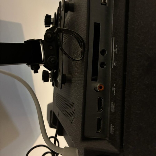 F&J 39-inch TV like new with wall mount