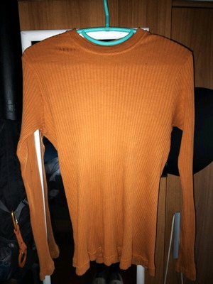 Women's medium orange blouse used without damages