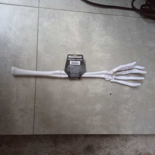 Plastic skeleton hand Helloween new