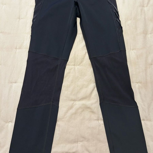 Under Armour leggings like new with corset-style detail black