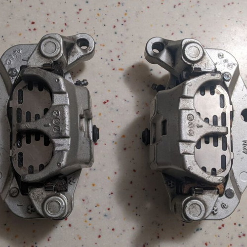 Yamaha δαγκάνες και τακάκια μεταχειρισμένα για Drag Star 650, Royal Star 1300, Wild Star 1600/1700