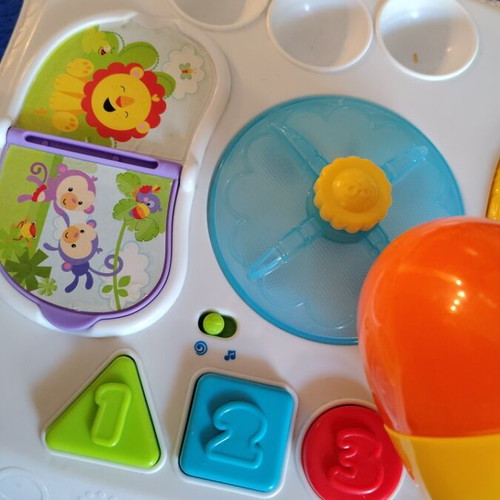 Fisher Price Activity Table with Sound and Light like new