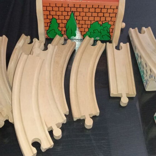 wooden train set by the British company BIGJIGS, 25 pieces including tracks-tunnel-bridge