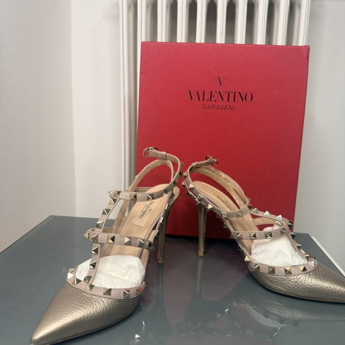 Valentino Garavani Rockstud ankle strap pumps, gold metallic, size 38