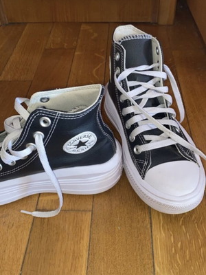 Δίπατα παπούτσια converse