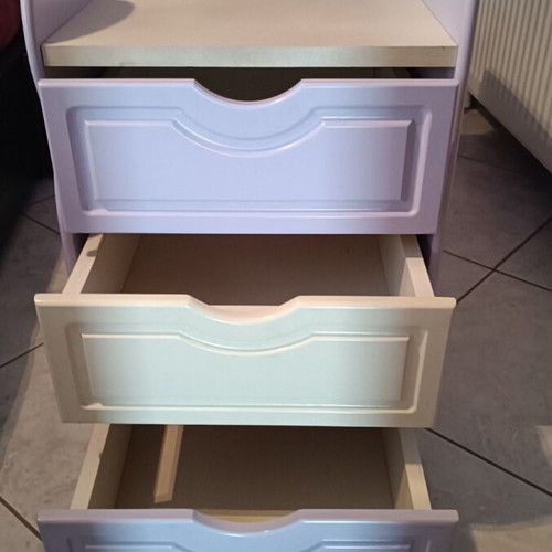 Dresser and salt box for child like new in nice colors