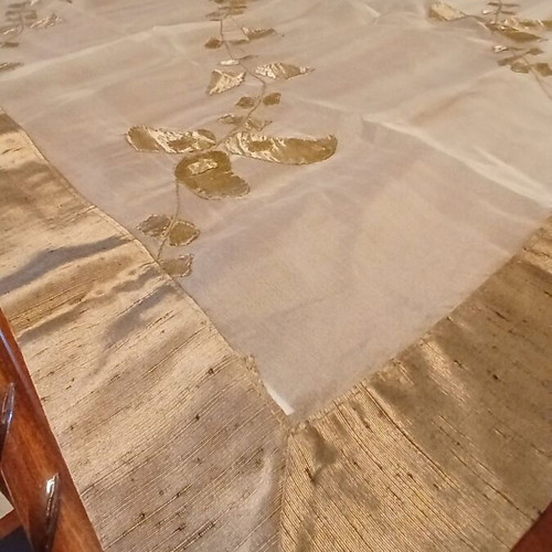 Decorative embossed tablecloth with tassels like new 0.90x0.90