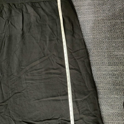Women's sleeveless top like new, size M, black