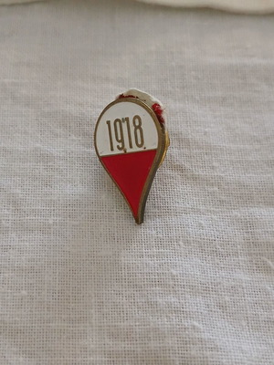 Καρφίτσα 1918, άσπρη και κόκκινη