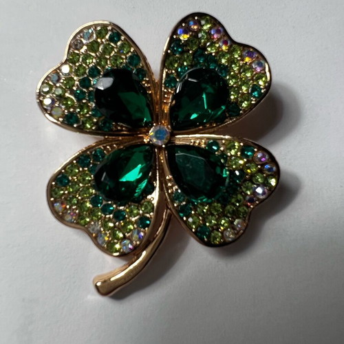 Brooch with green rhinestones new
