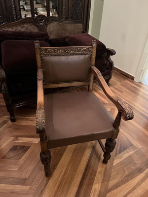 Σετ 6 σκαλιστές ξύλινες καρέκλες μεταχειρισμένες με δερματίνη