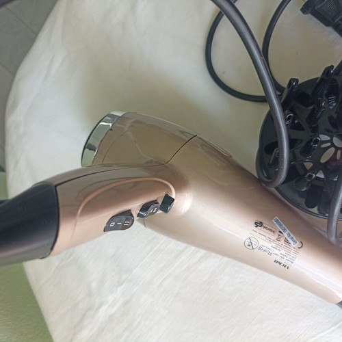 VICKO Hairdryer 2400 W like new with accessories