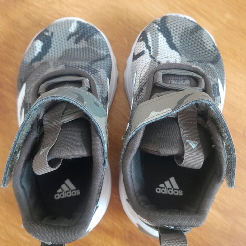 Adidas kids shoes No.22 khaki like new