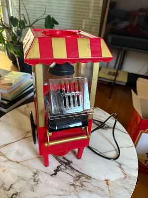 Popcorn maker like new with air