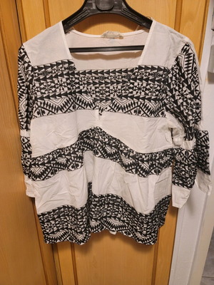 BSB blouse 3/4 sleeve like new, white size S