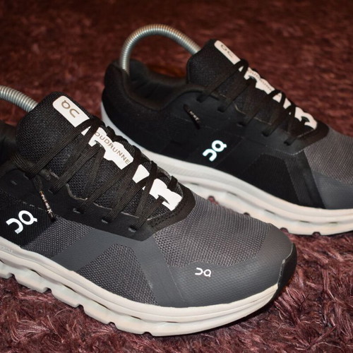 On Cloudrunner Men Size 42 used black and white sports shoes