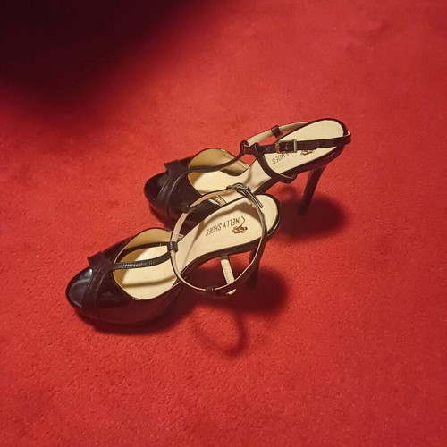 Black patent leather Nelly sandals with heel, size 37, like new