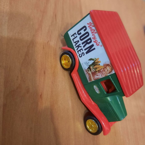 Kelloggs Corn Flakes 100th Anniversary Collectible Car like new