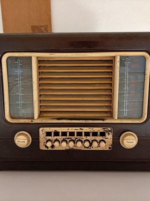 His Master's Voice Bakelite Radio 40-50s used, medium condition