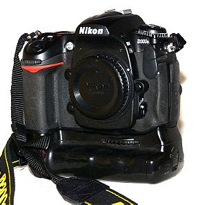 Nikon DSLR D-300S Body + Bat Grip