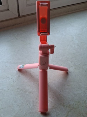 Selfie Stick και τρίποδο 2-σε-1 ροζ με Bluetooth remote σαν καινούργιο