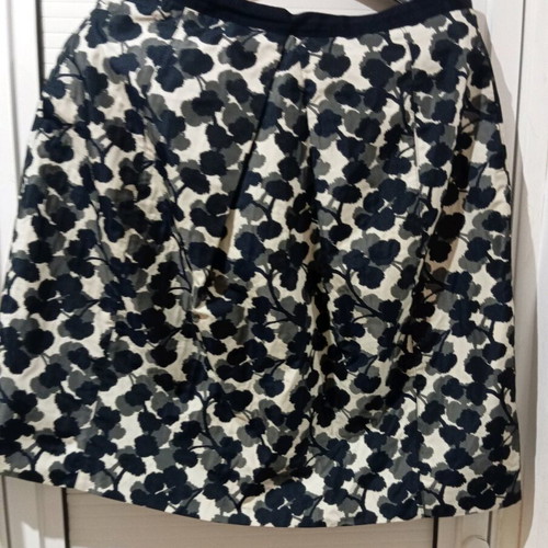 Weekend Max Mara skirt new, size L, black and white
